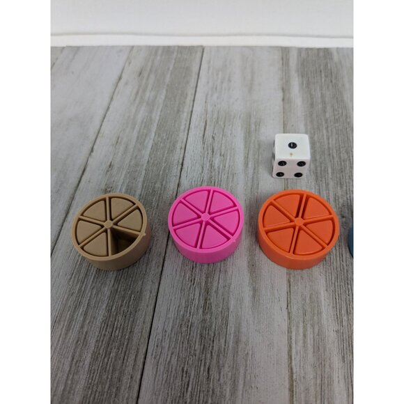 Hasbro 1992 Trivial Pursuit 10th Anniversary Game Replacement Pie Pieces Dice - Picture 3 of 4